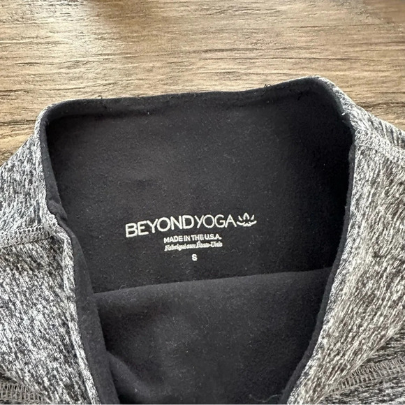 Beyond Yoga size Small Hi Waist Gray Mesh side leggings pants Soft Workout 7/8 - Picture 3 of 8